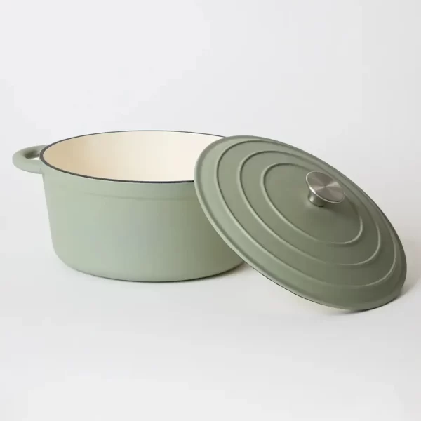 George Collective - Cast Iron Round Casserole 28cm - Matte Sage/Silver Lid - Imagen 2