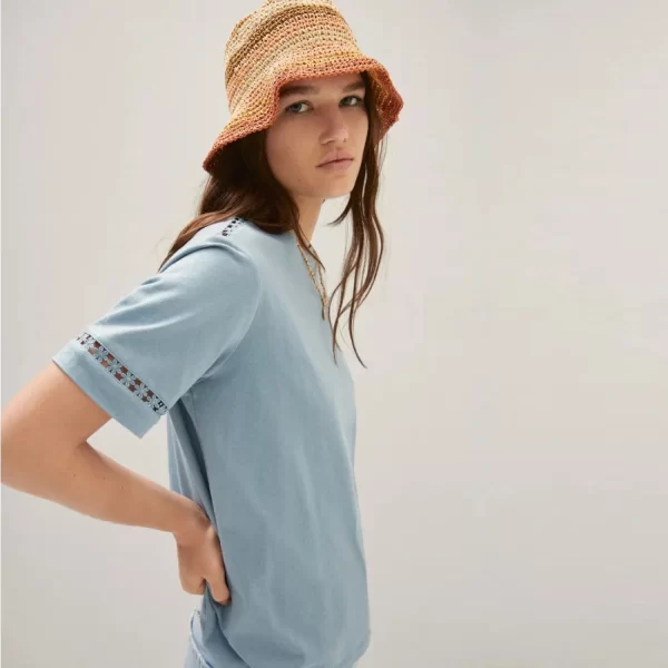 Embroidered Accent T-Shirt - Imagen 3